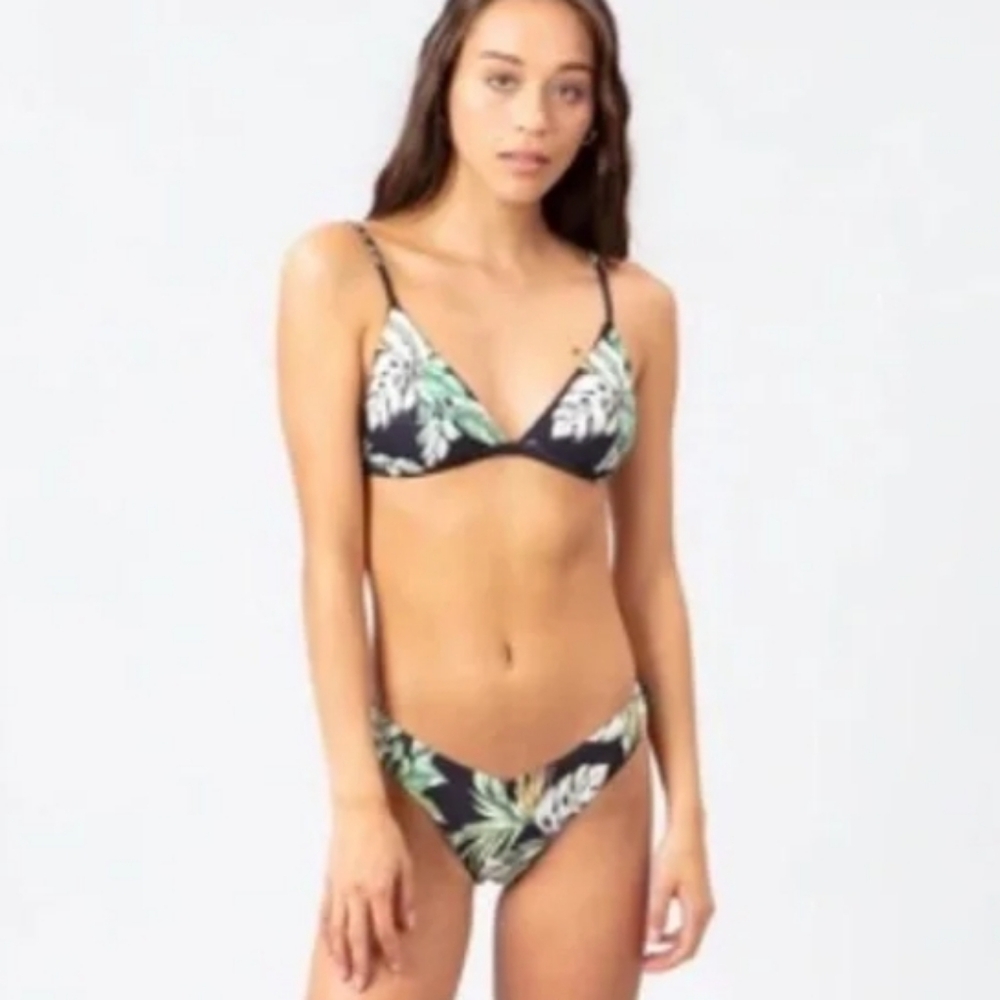 Fashionable bikini set